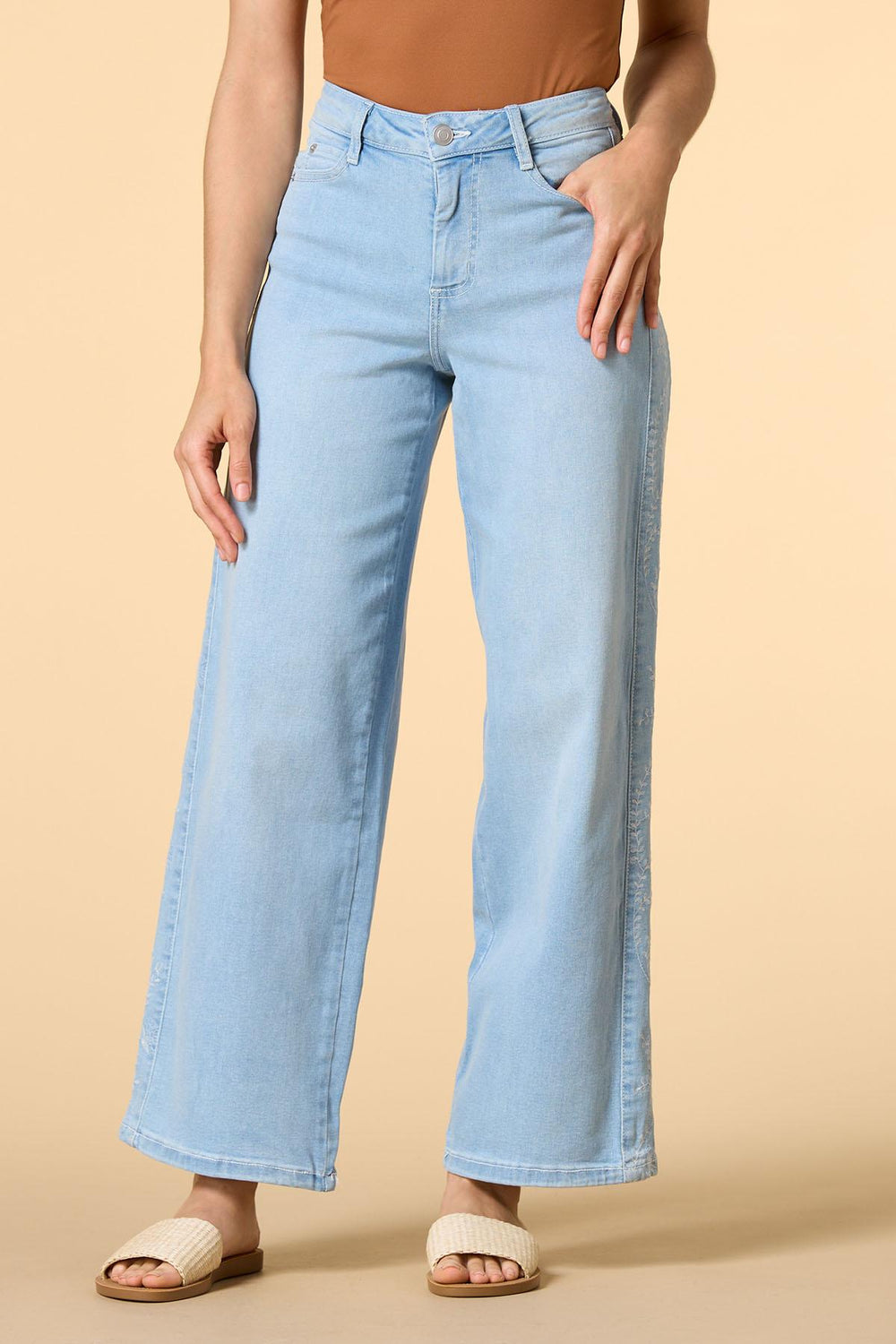 sprouting in spring embroidered jeans Versona Sale