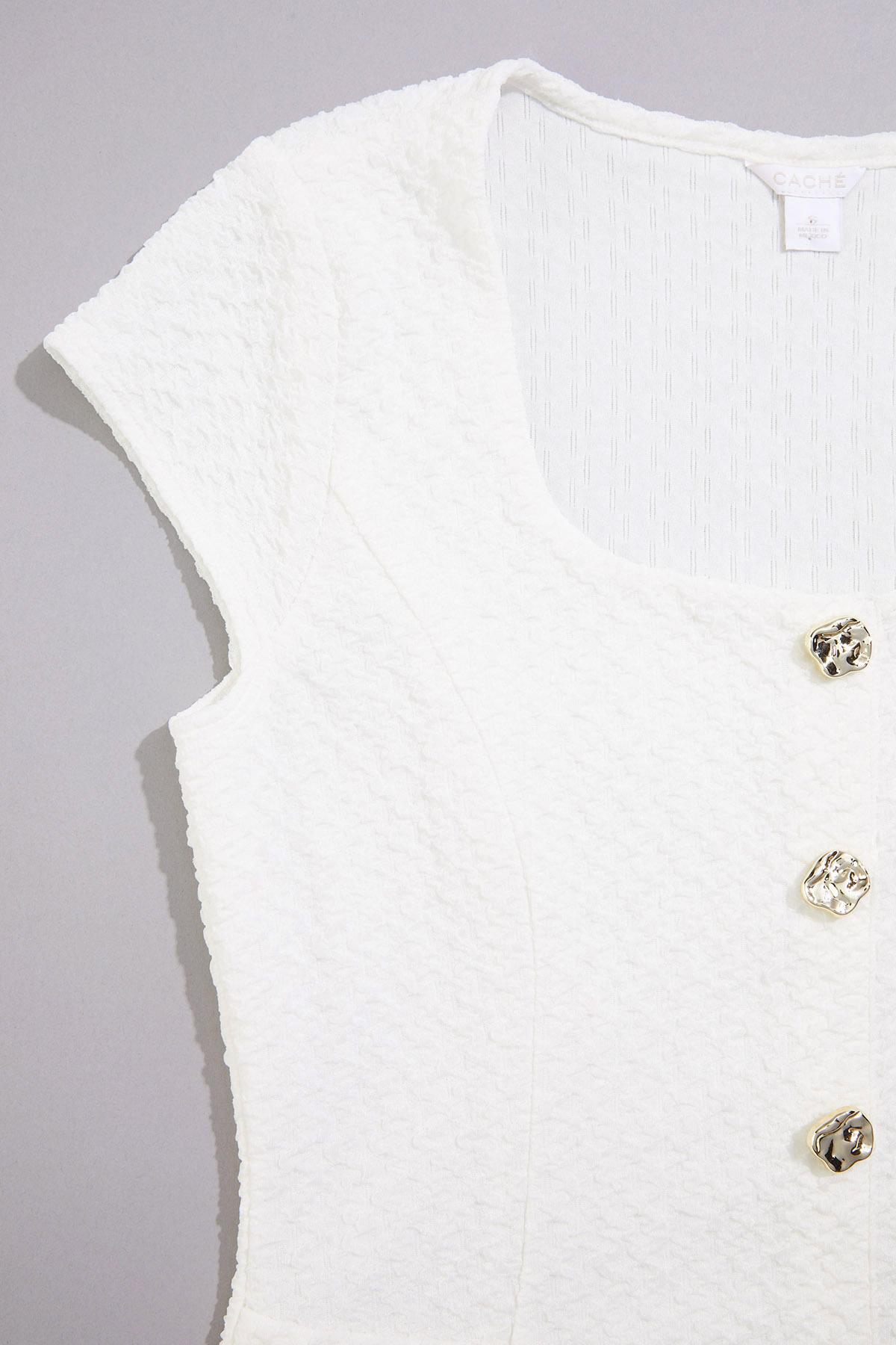 cache textured button detail top Versona Caché