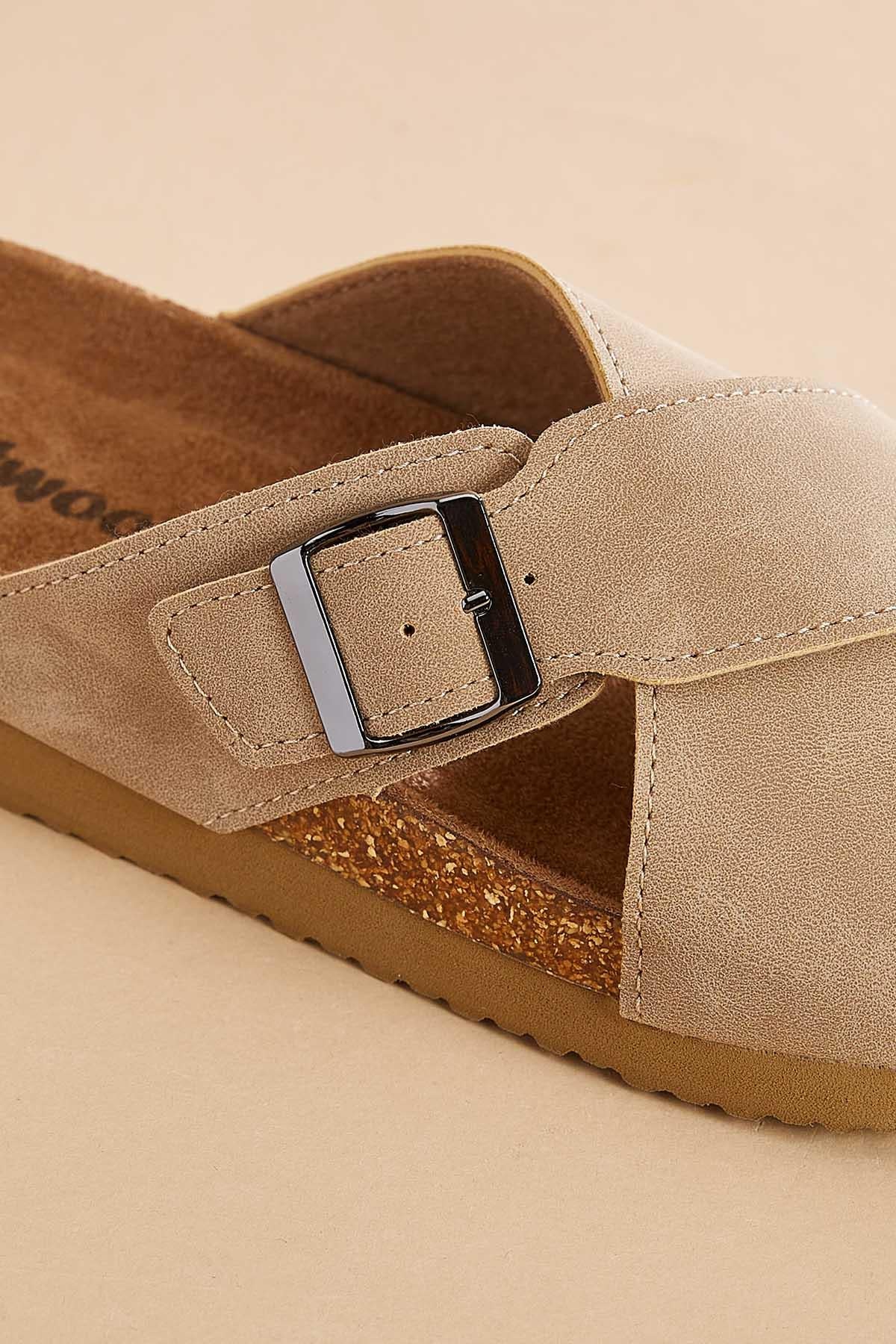 crossover band platform footbed sandals Versona Sale