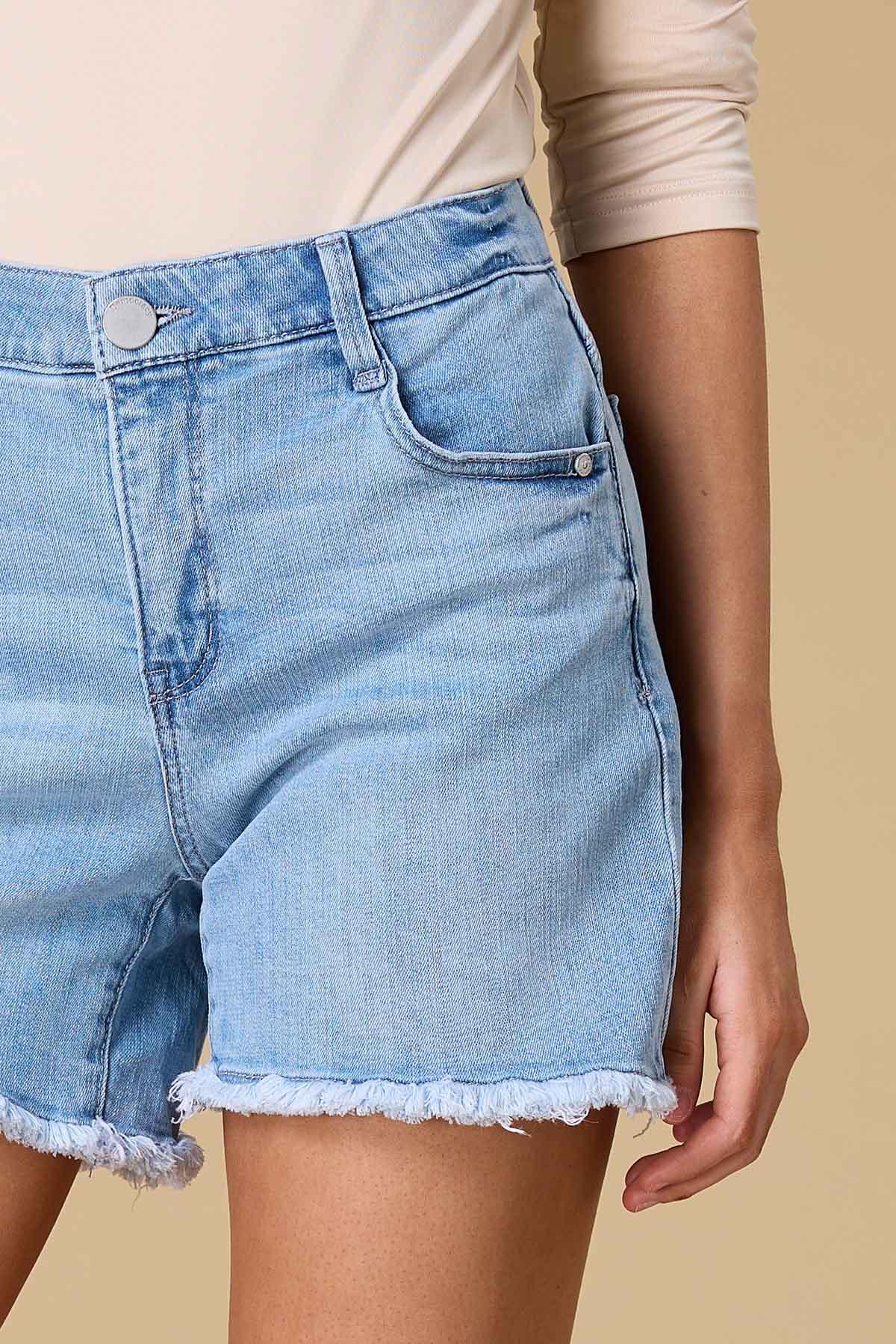 come out to fray denim shorts Versona Sale